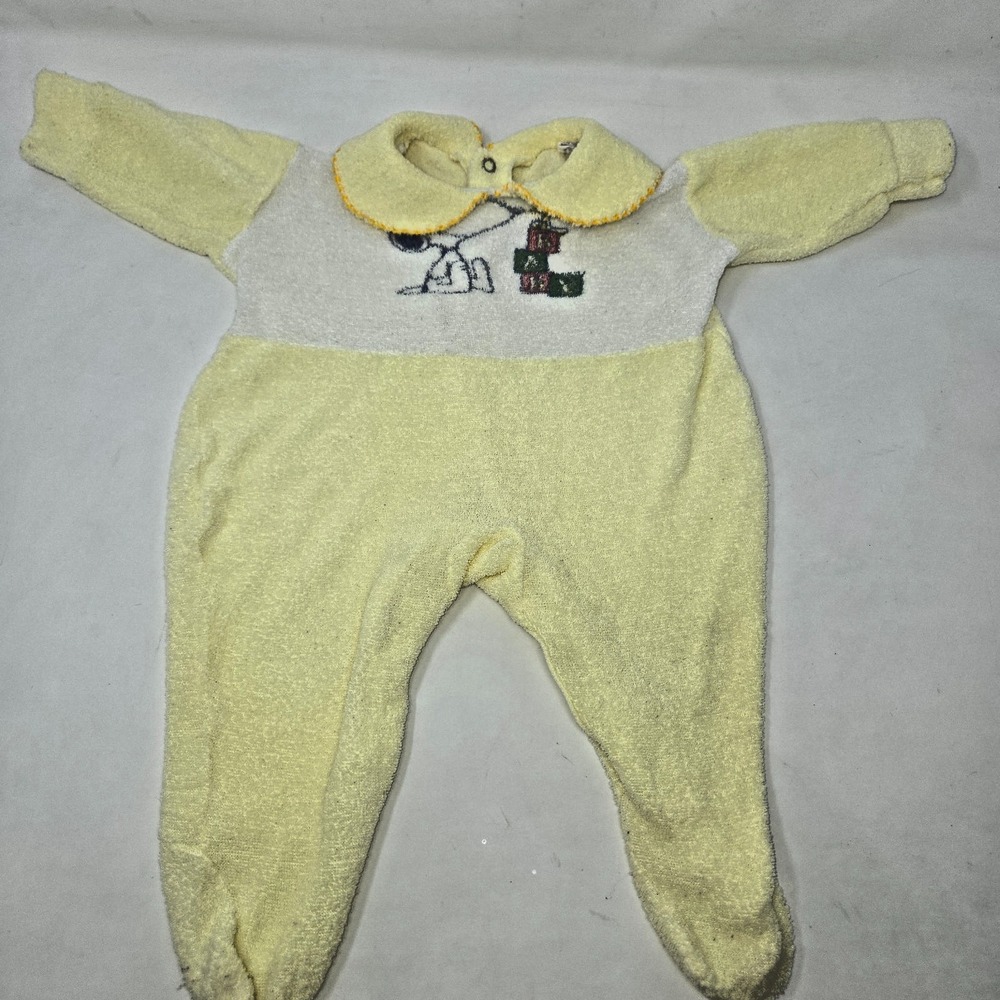 Snoopy The Peanuts Infant Baby Pajamas Sleepsuit Collared Size 11-18 lb Fleece